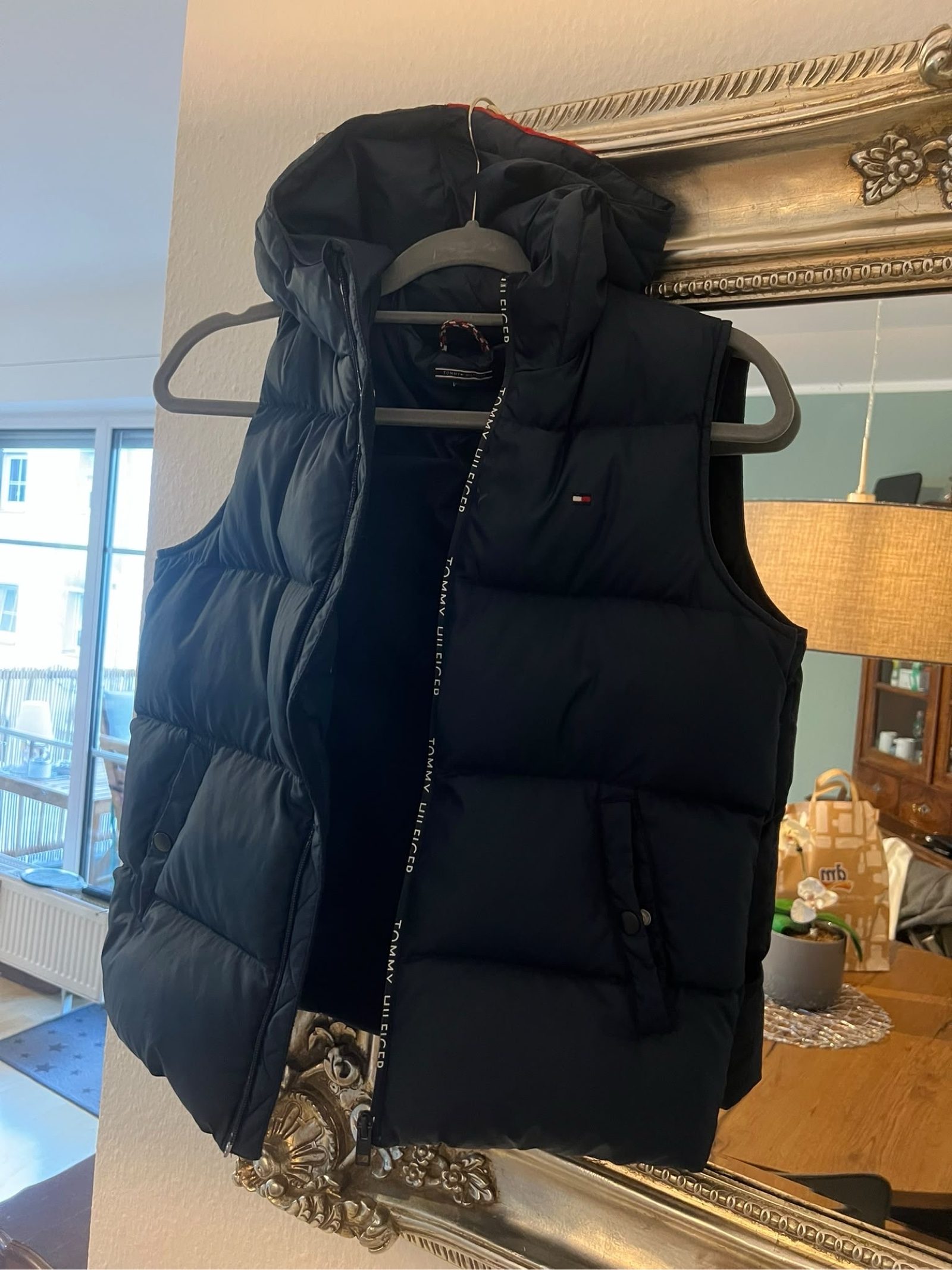 Tommy Hilfiger Dunkelblaue Kinder Daunenweste mit Kapuze Gr. 152