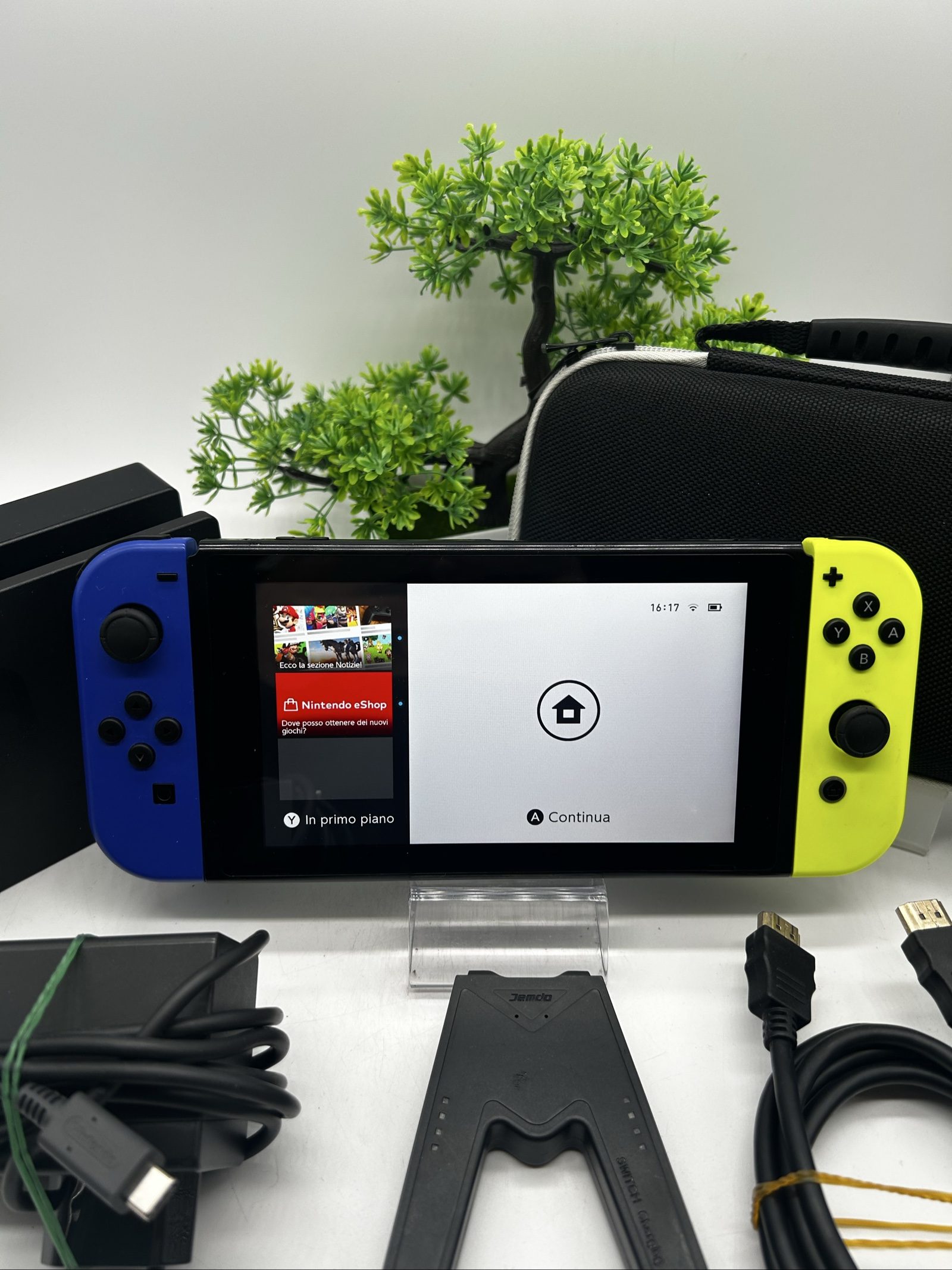 Nintendo Switch Blu/Gialla + Dock + Grip + Accessori + Custodia image 2