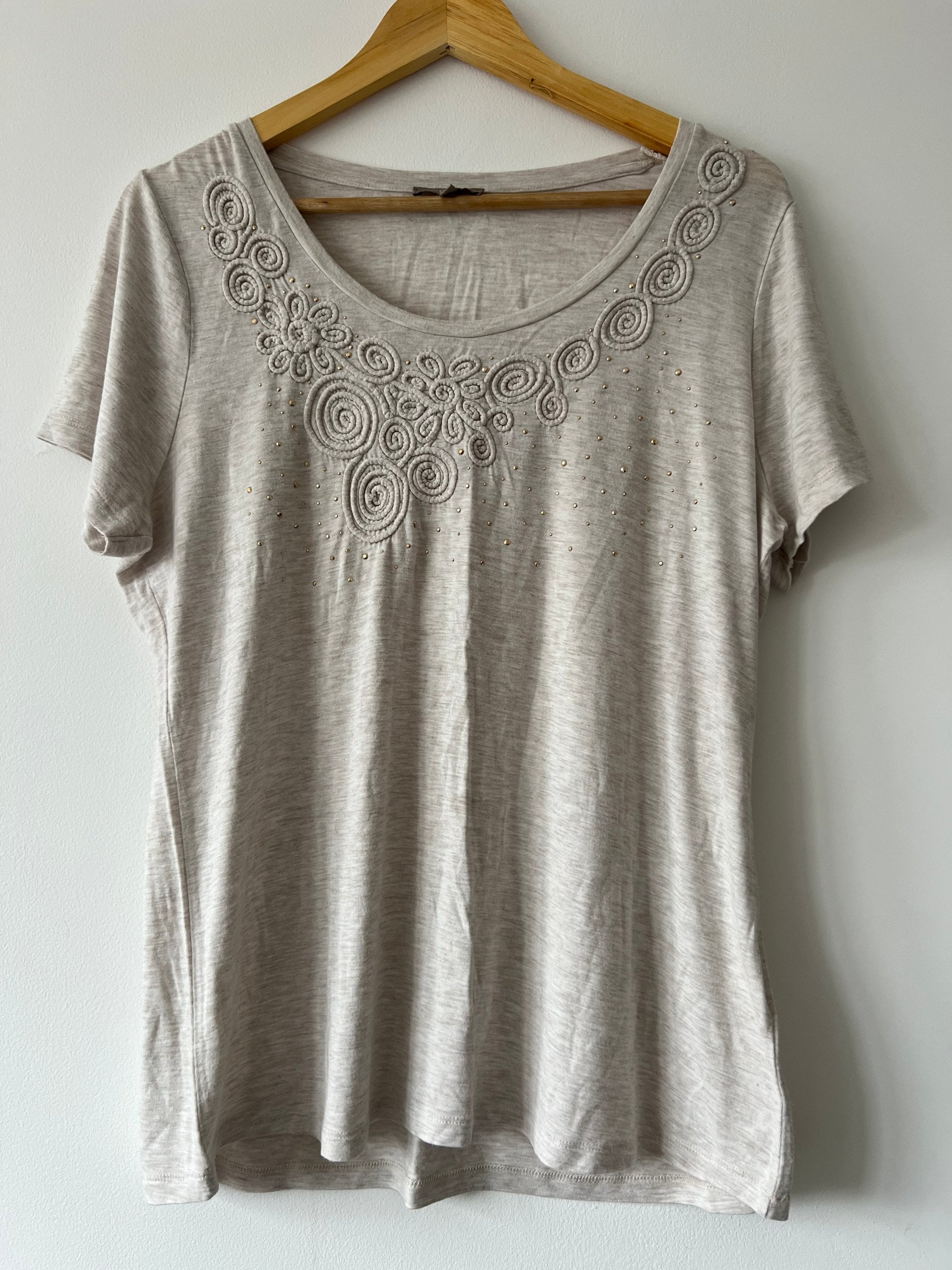 Beige Embroidered & Studded Womens T-Shirt Size 16 Soon Casual