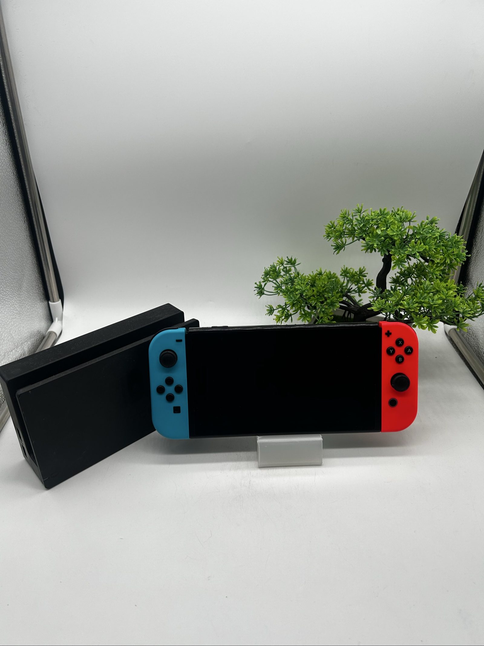 Nintendo Switch Blu/Rossa Non Funzionante + Joy-Con + Base Ricarica – Ricambi