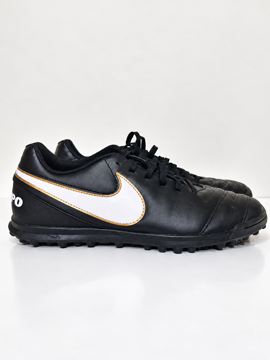 Scarpe Nike Taglia 41 Nero Scarpe da Calcio Tiempo