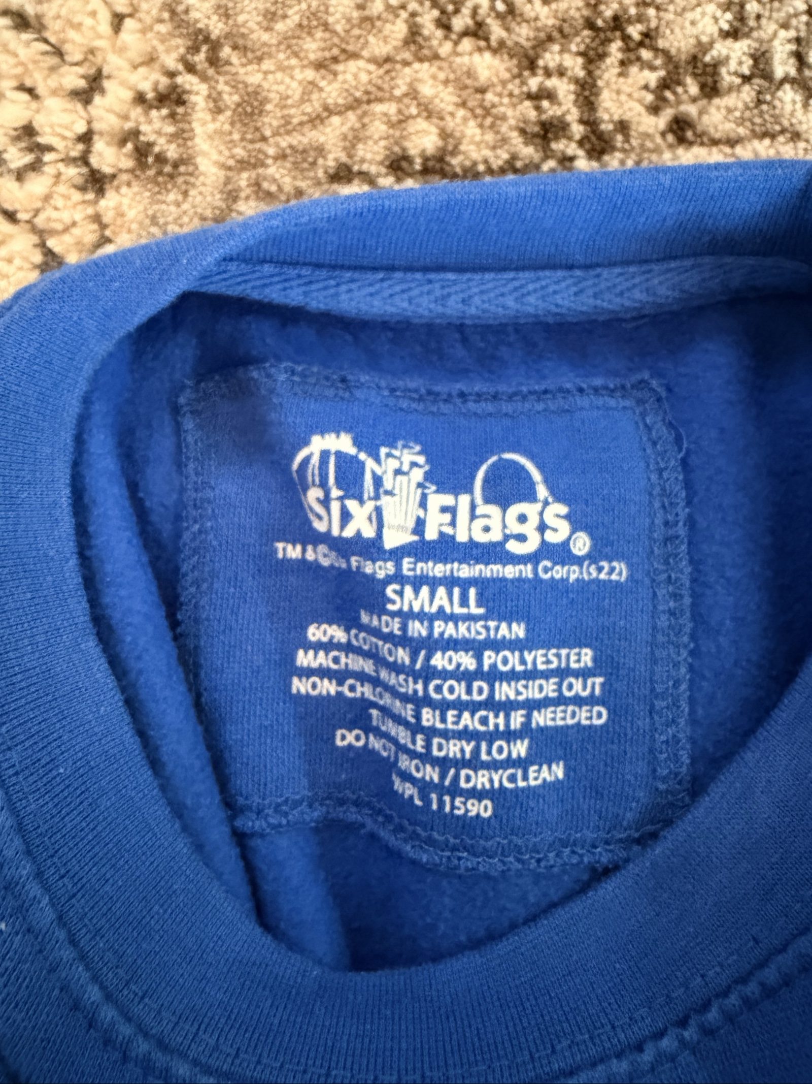 Six Flags Magic Mountain Royal Blue Crewneck Sweatshirt – Size Small image 3