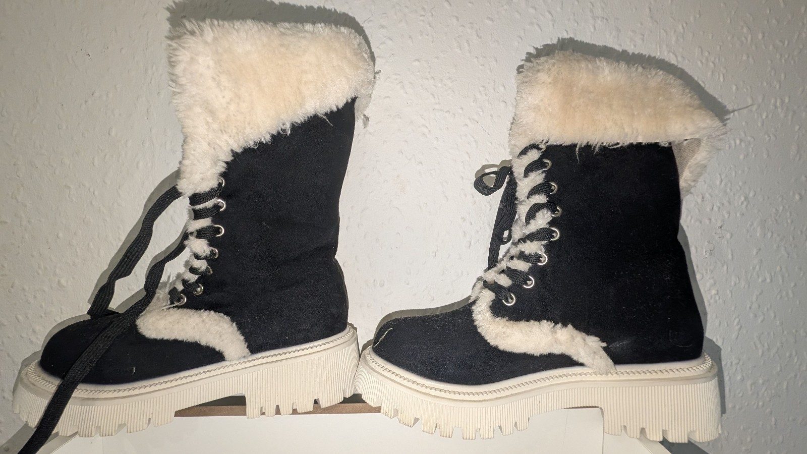 Women Black & White Faux Fur Winter Boots UK 3