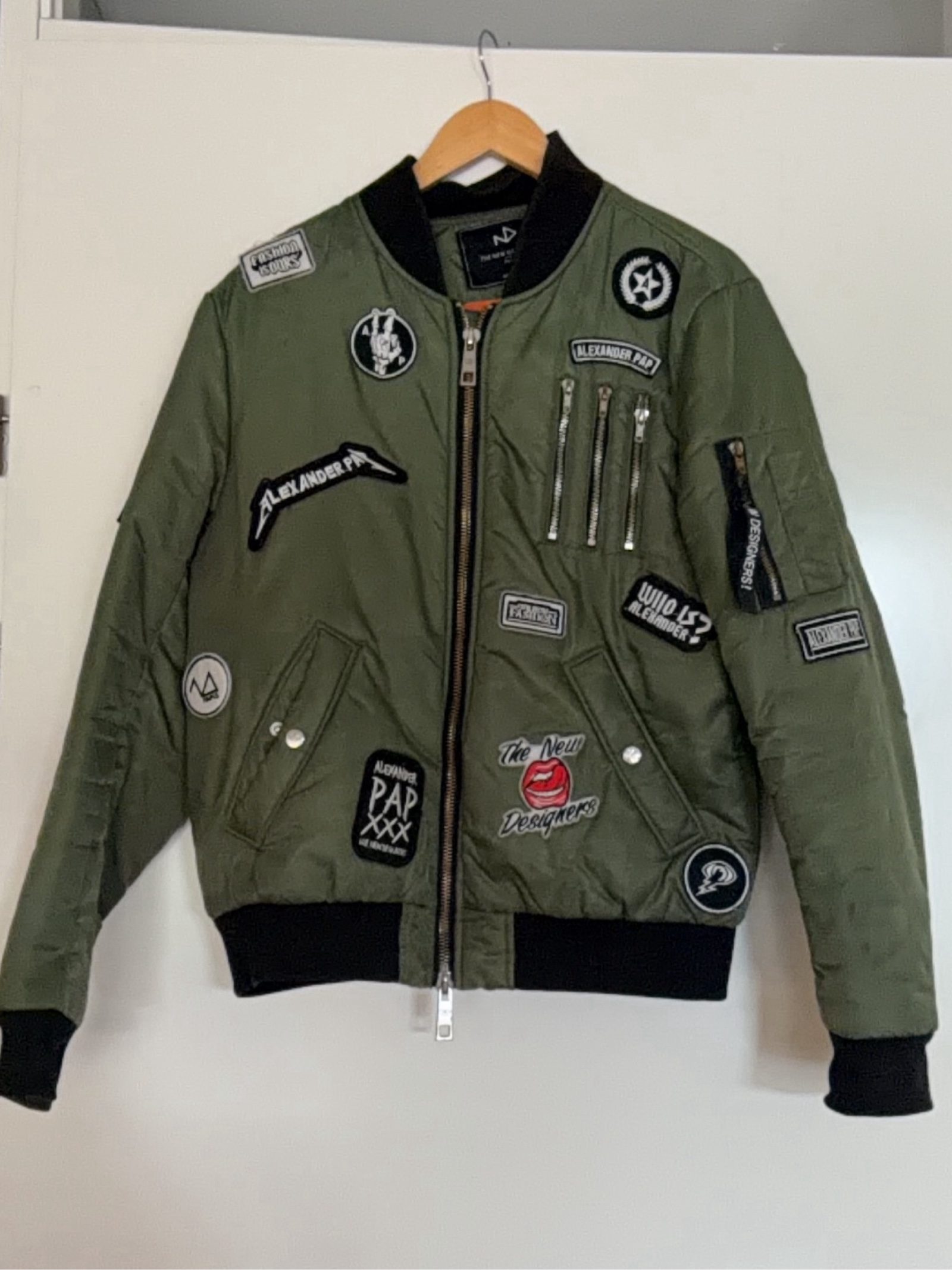 The New Designers legergroene Bomberjack Medium met Patches