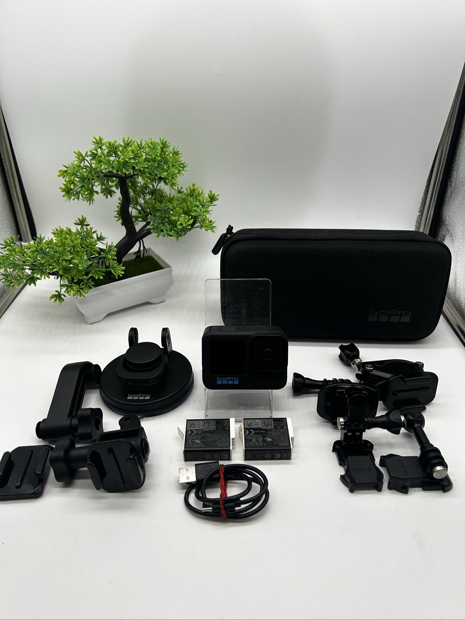 GoPro HERO11 Black + 3 Batterie Originali + Custodia + Accessori