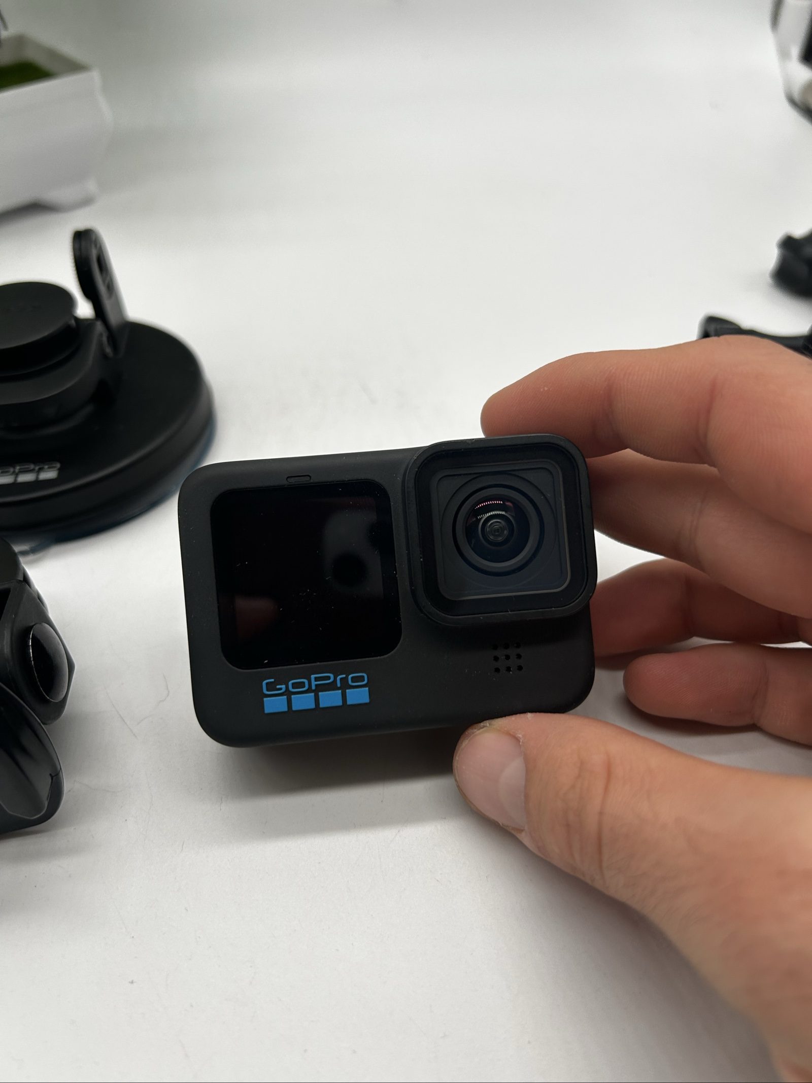 GoPro HERO11 Black + 3 Batterie Originali + Custodia + Accessori image 3