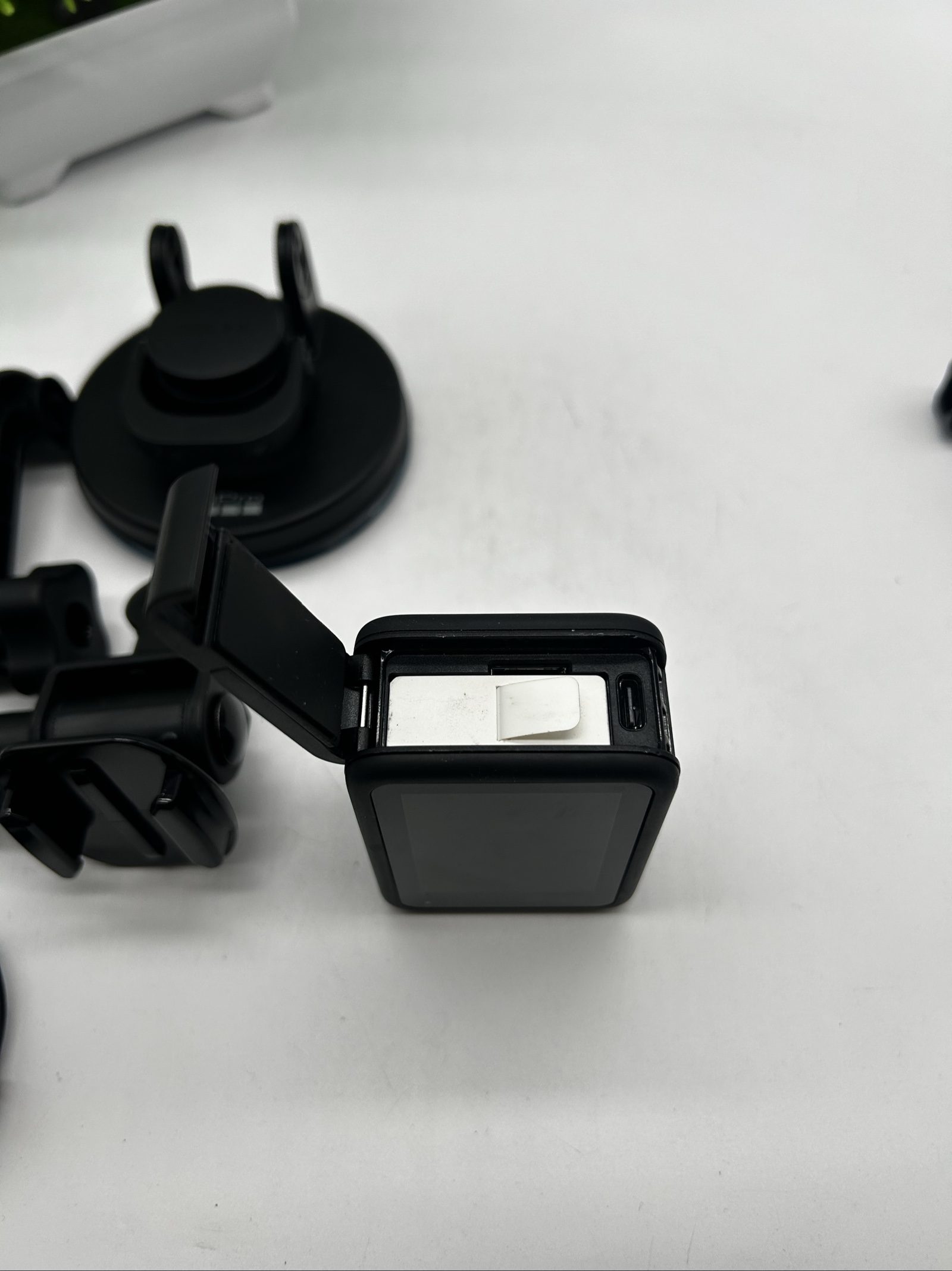 GoPro HERO11 Black + 3 Batterie Originali + Custodia + Accessori image 7