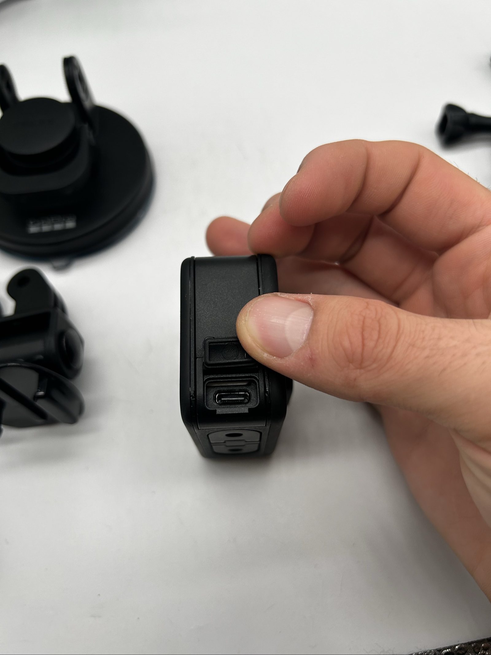 GoPro HERO11 Black + 3 Batterie Originali + Custodia + Accessori image 8