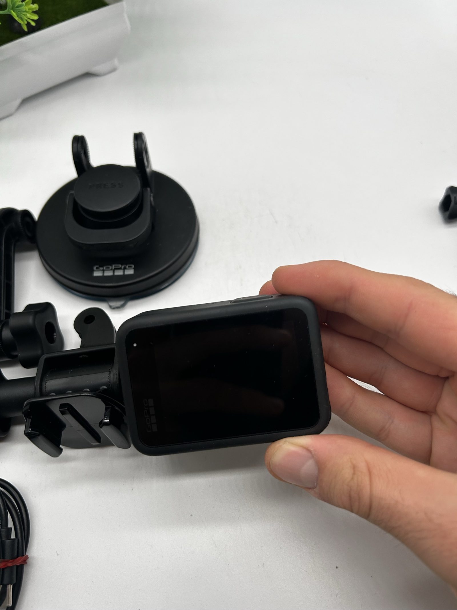 GoPro HERO11 Black + 3 Batterie Originali + Custodia + Accessori image 10