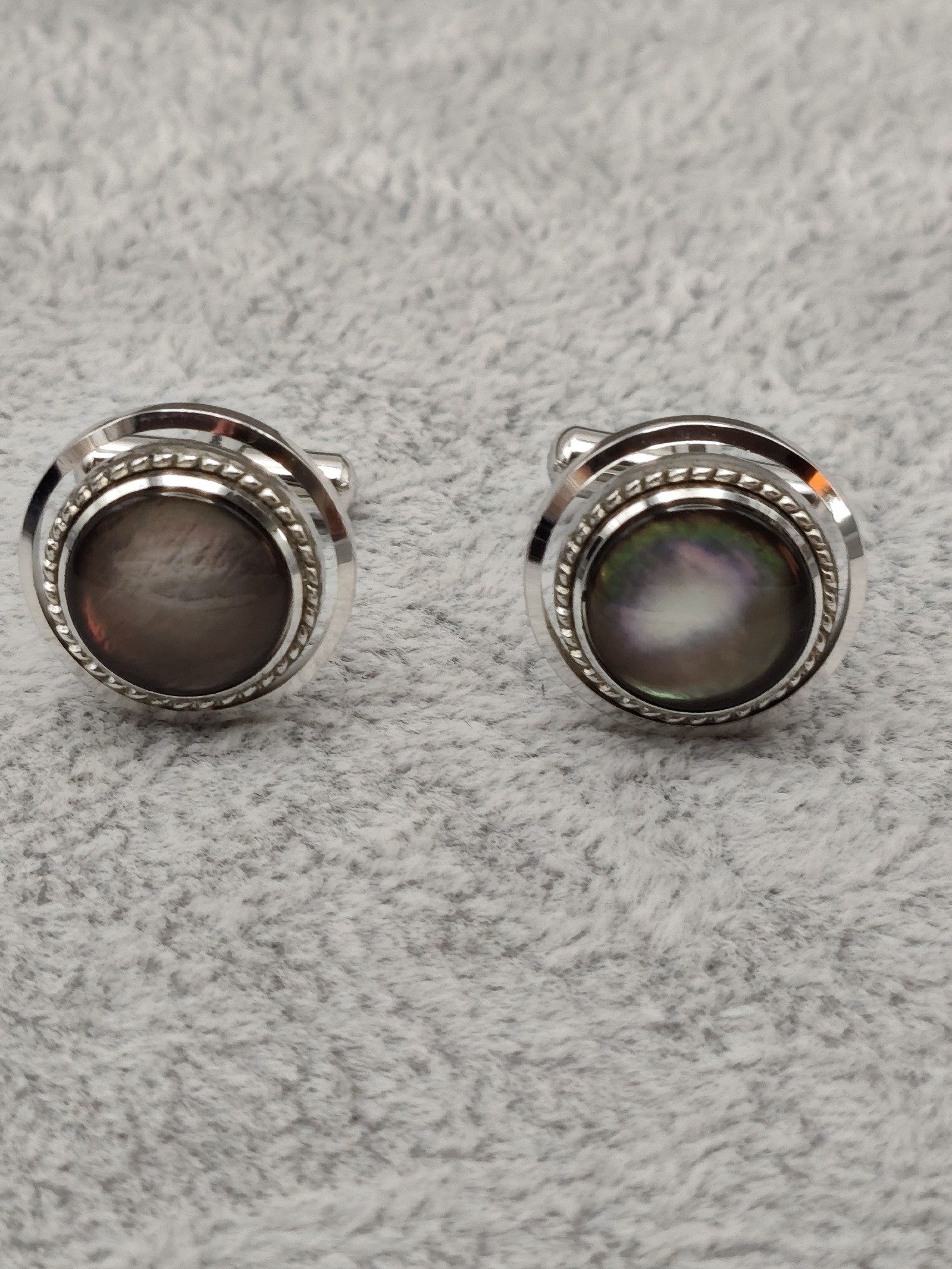 Black Lips Shell Silver Cufflinks & Tie Clip Set image 3