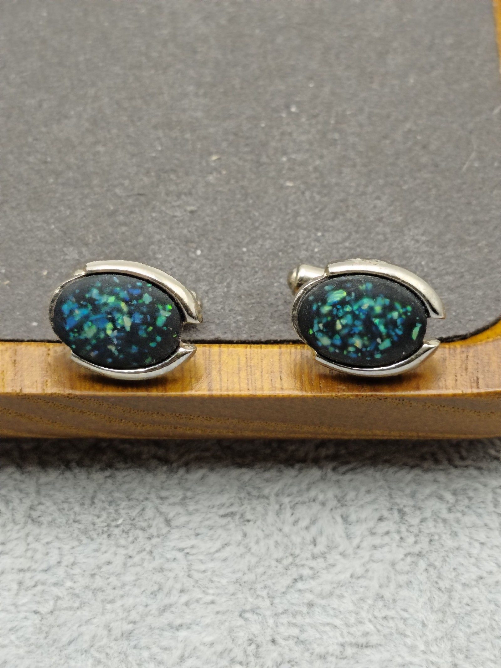 Silver-tone Opal Effect Cufflinks Tie Clip & Ring Set image 4