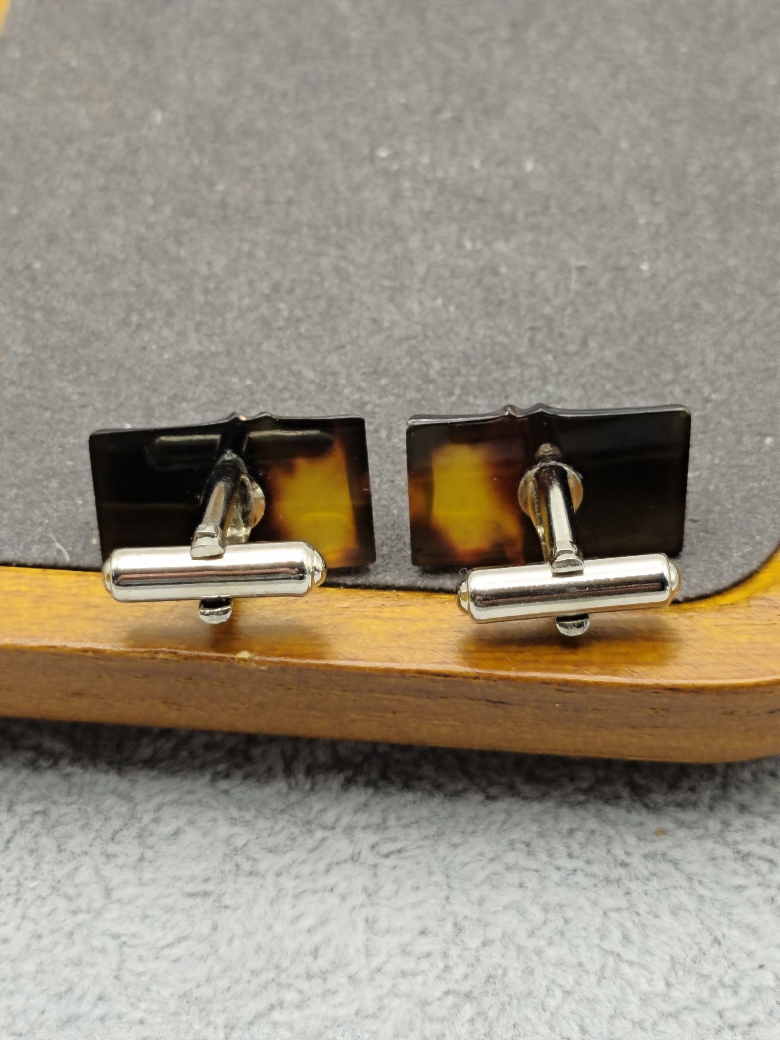 Tortoiseshell Patterned Rectangular Cufflinks with Silver Tone Backing image 7