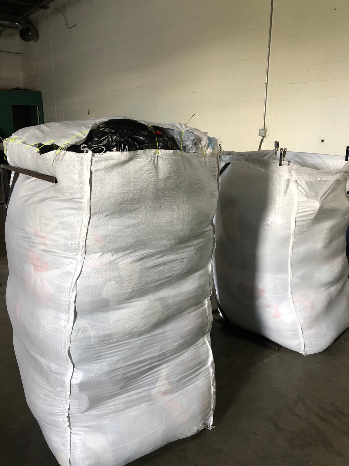 Credential Fresno CA 93721 - Bales Shoes Included - Wholesale budget from Credential Used Clothing, United States