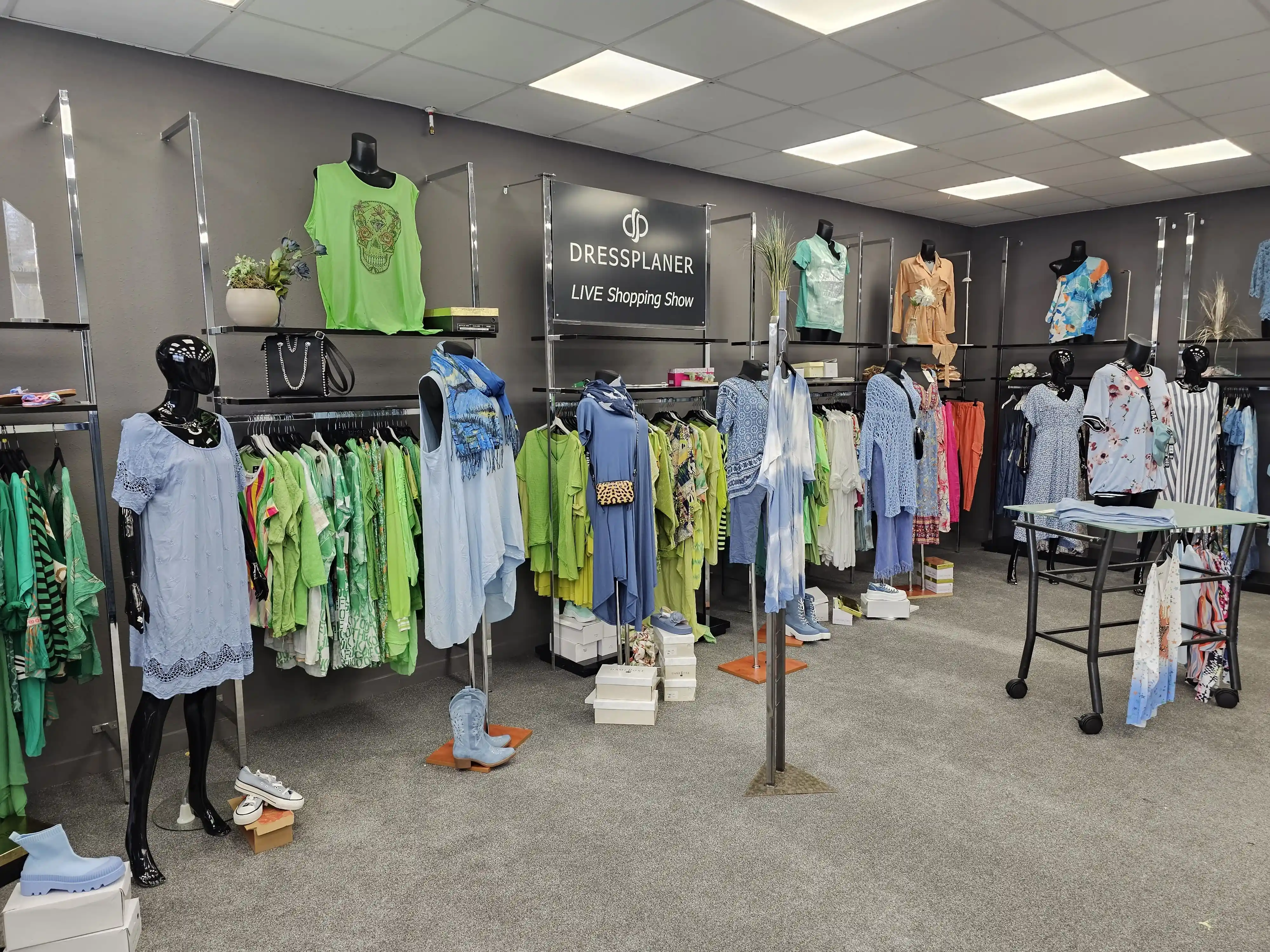 Fashion Item 2 - Wholesale budget from DRESSPLANER GmbH, Germany