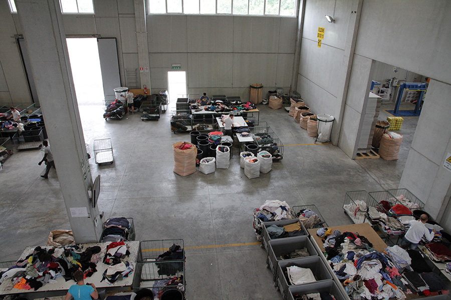 Abbigliamento Usato 2 - Wholesale budget from Fratelli Mondola, Italy