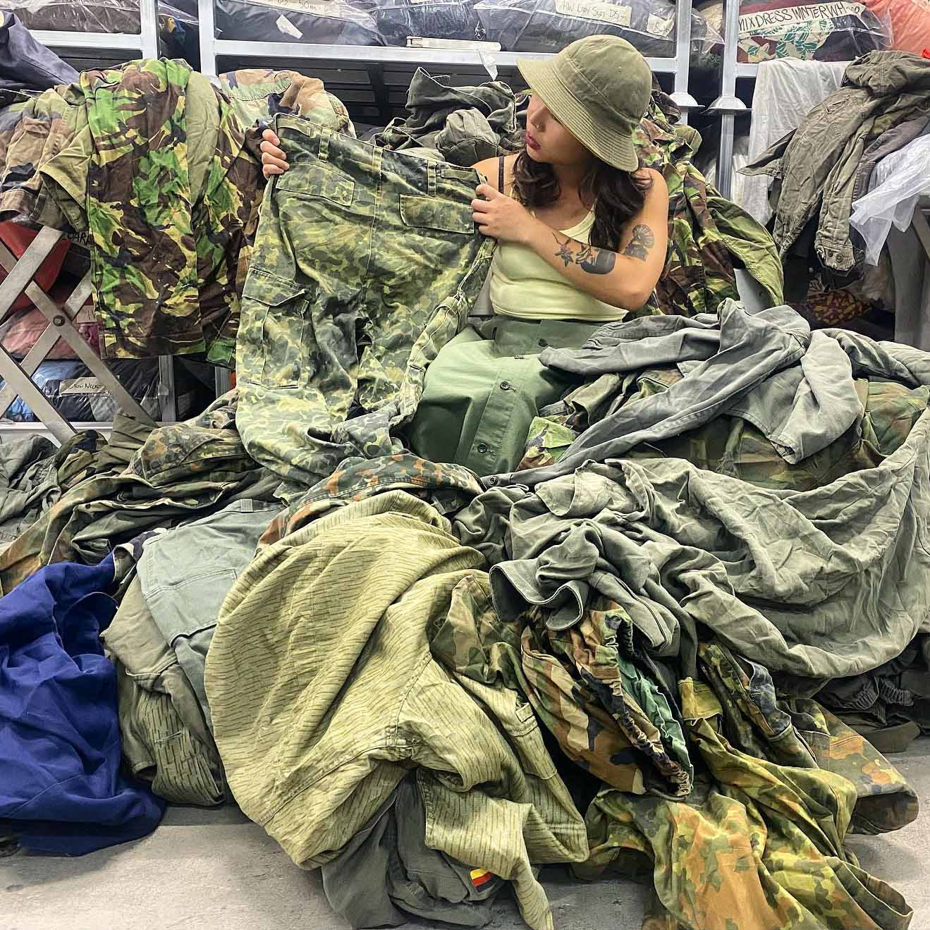 Knit Sweater - Wholesale Fashion from FRENCH FRIPE IMPORTED WHOLESALE VINTAGE CLOTHING, 