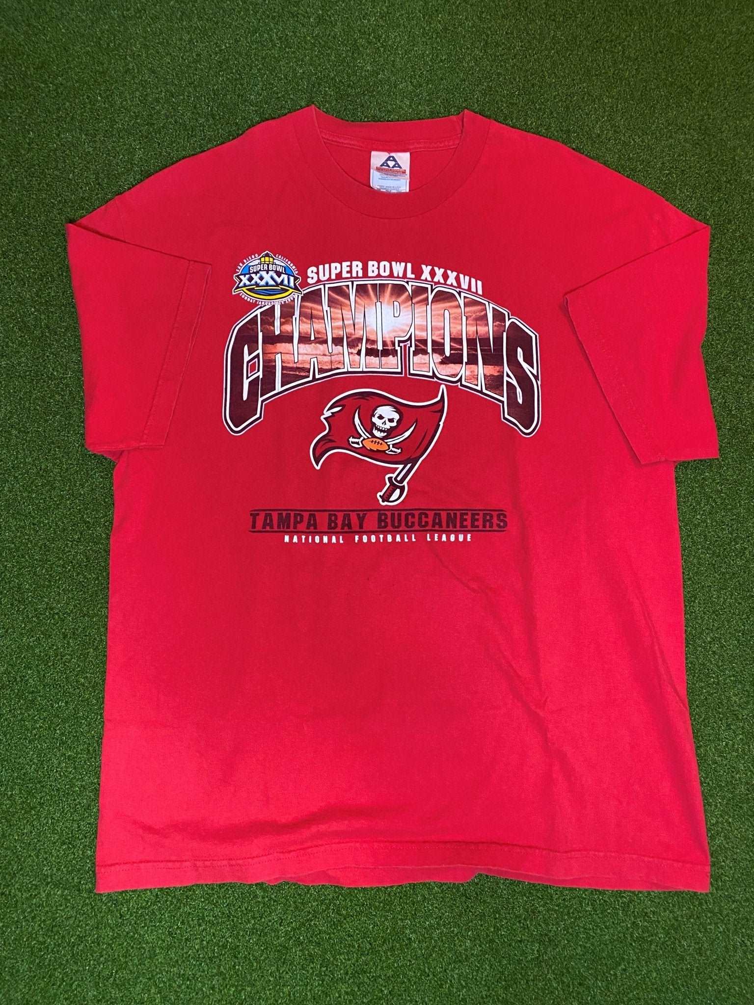 2003 Tampa Bay Buccaneers - Super Bowl XXXVII Champ - Vintage NFL Tee Shirt (XL) - Wholesale 80s from Gametime Vintage, United States
