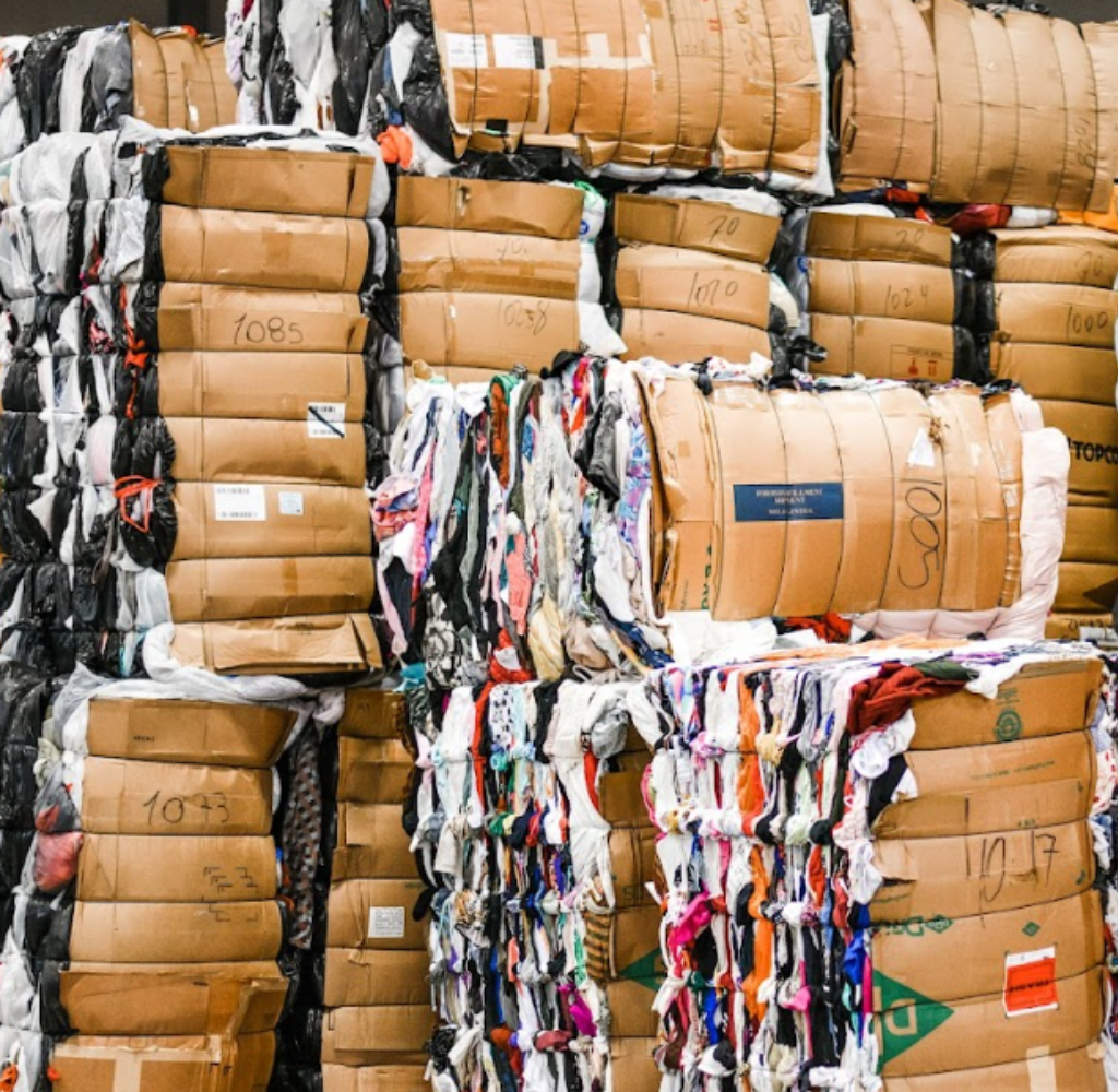 Bailed Clothing for Customers - Wholesale budget from Helpsy, United States