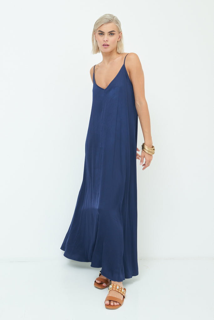 Flowing V-neck maxi dress - Wholesale accessories from LEIVIP, Italy