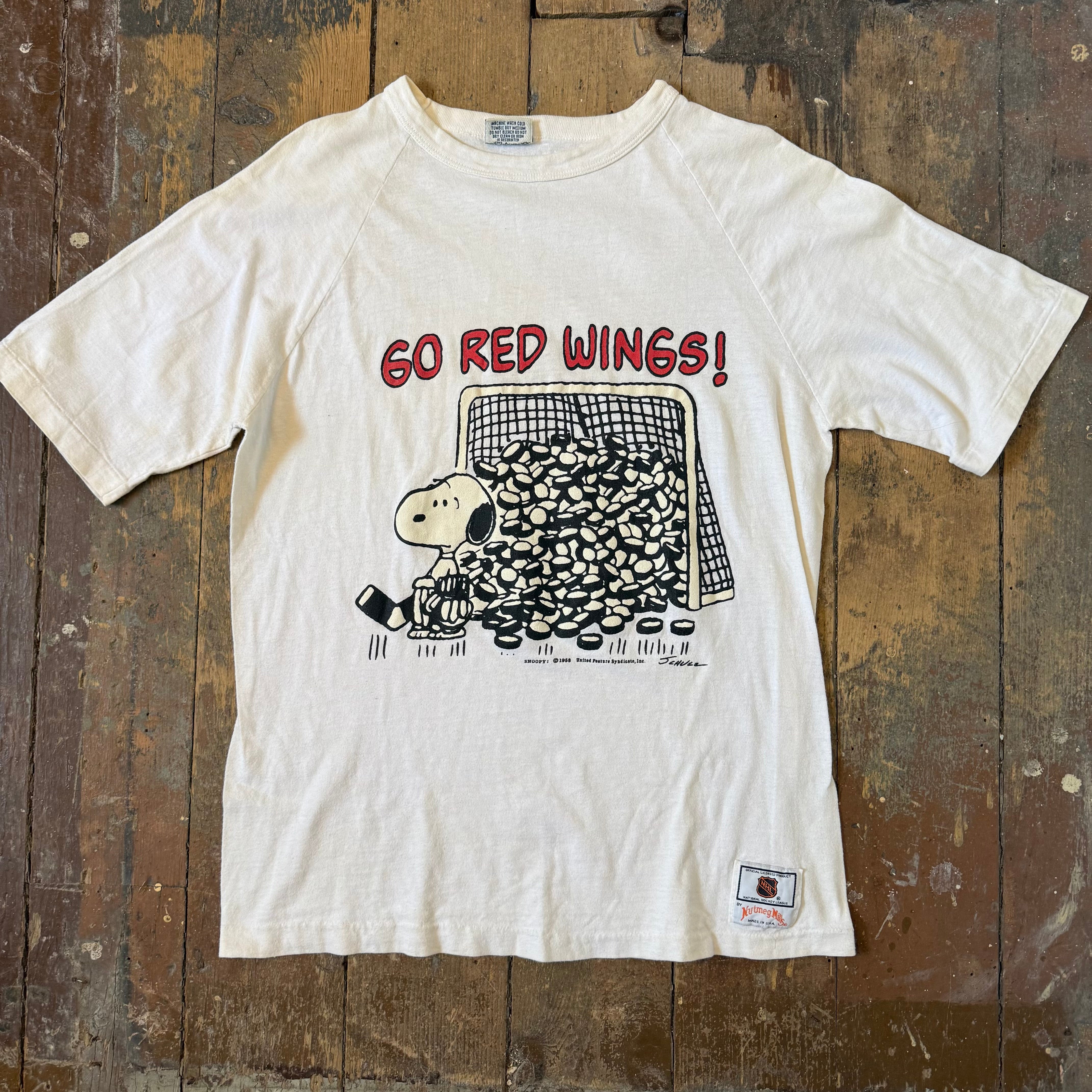 1968 Snoopy Red Wings T Shirt Size Medium - Wholesale boho from Luster and Oak, Canada