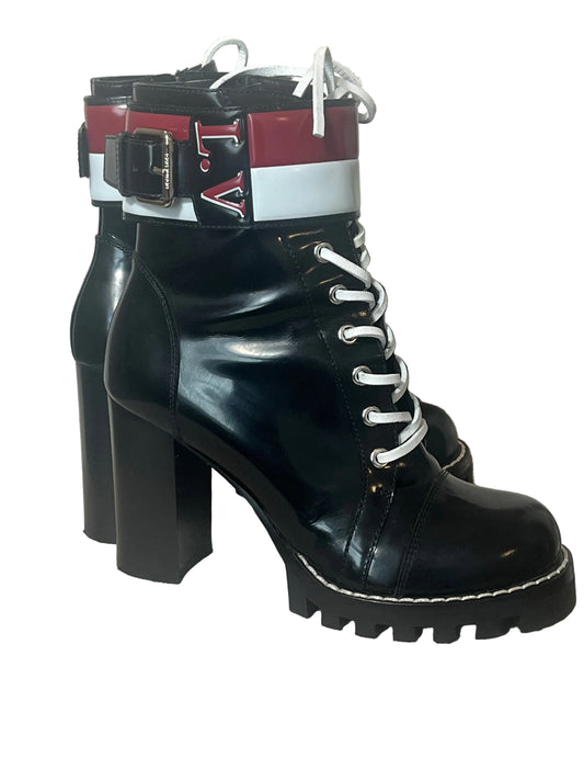 Authentic Louis Vuitton Black Star Trail Combat Boots 38 1/2 - Wholesale accessories from Luxica, United States