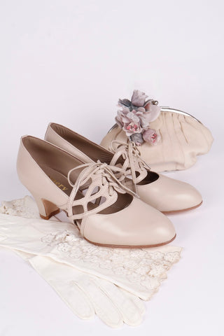 1930s everyday lace-up pumps - Off-White - Eva - Wholesale footwear from Memery, Denmark