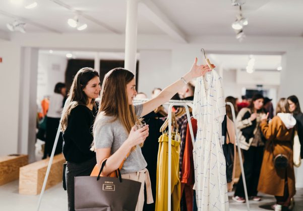 Women Shopping Second-Hand Fashion - Wholesale eclectic from Okret, Belgium