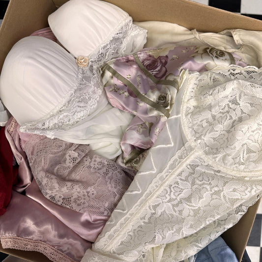 Y2K LINGERIE BOX x79 PCS - Wholesale boho from PLIS Wholesale, Poland