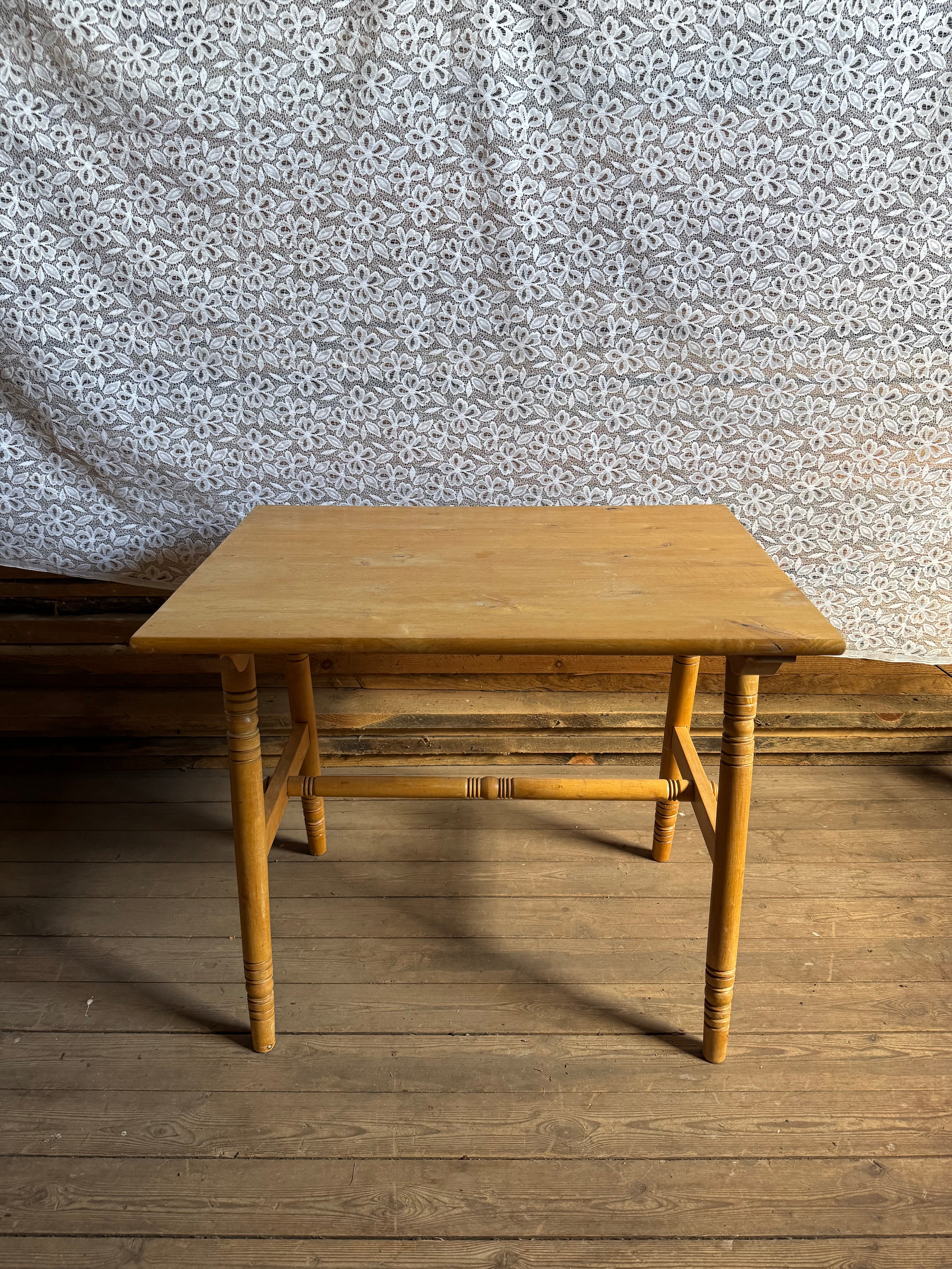 Mindre bord trärent - Wholesale boho from ReBloom, Sweden
