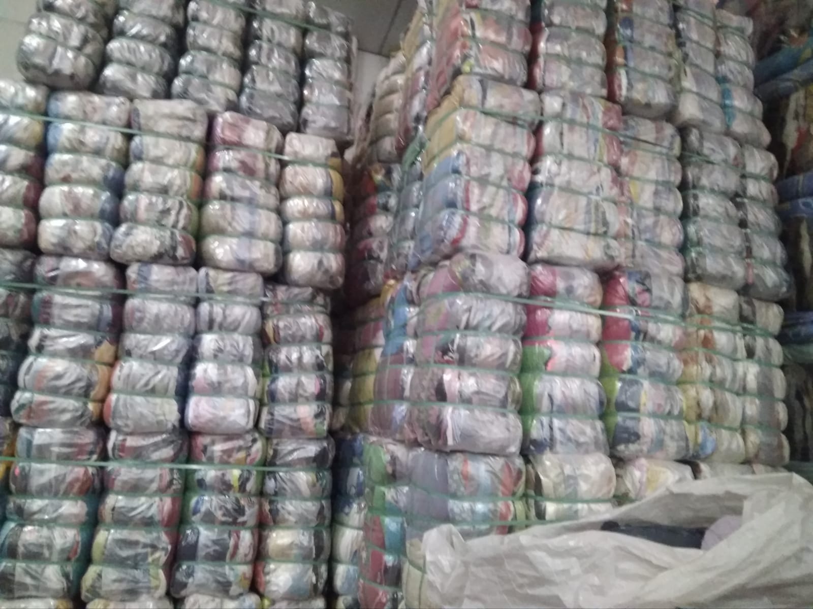 Quality Used Bags - Wholesale kids from ROPAUSADAEURO, Spain