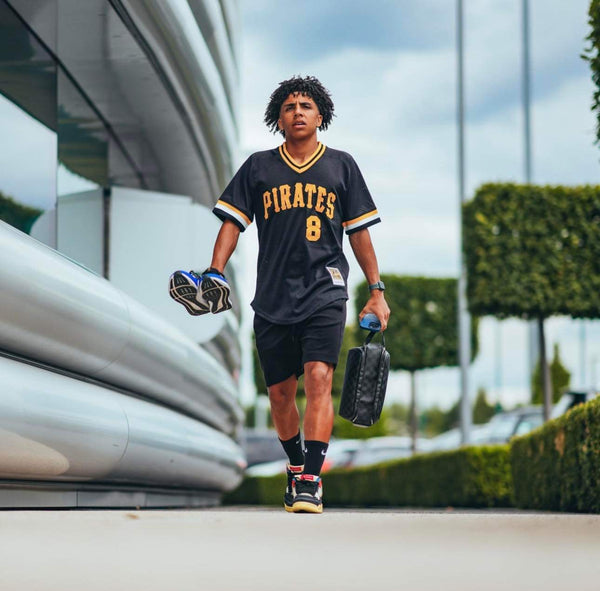 Jordan 4 x Union Noir - Wholesale budget from SARUGENERAL, United Kingdom