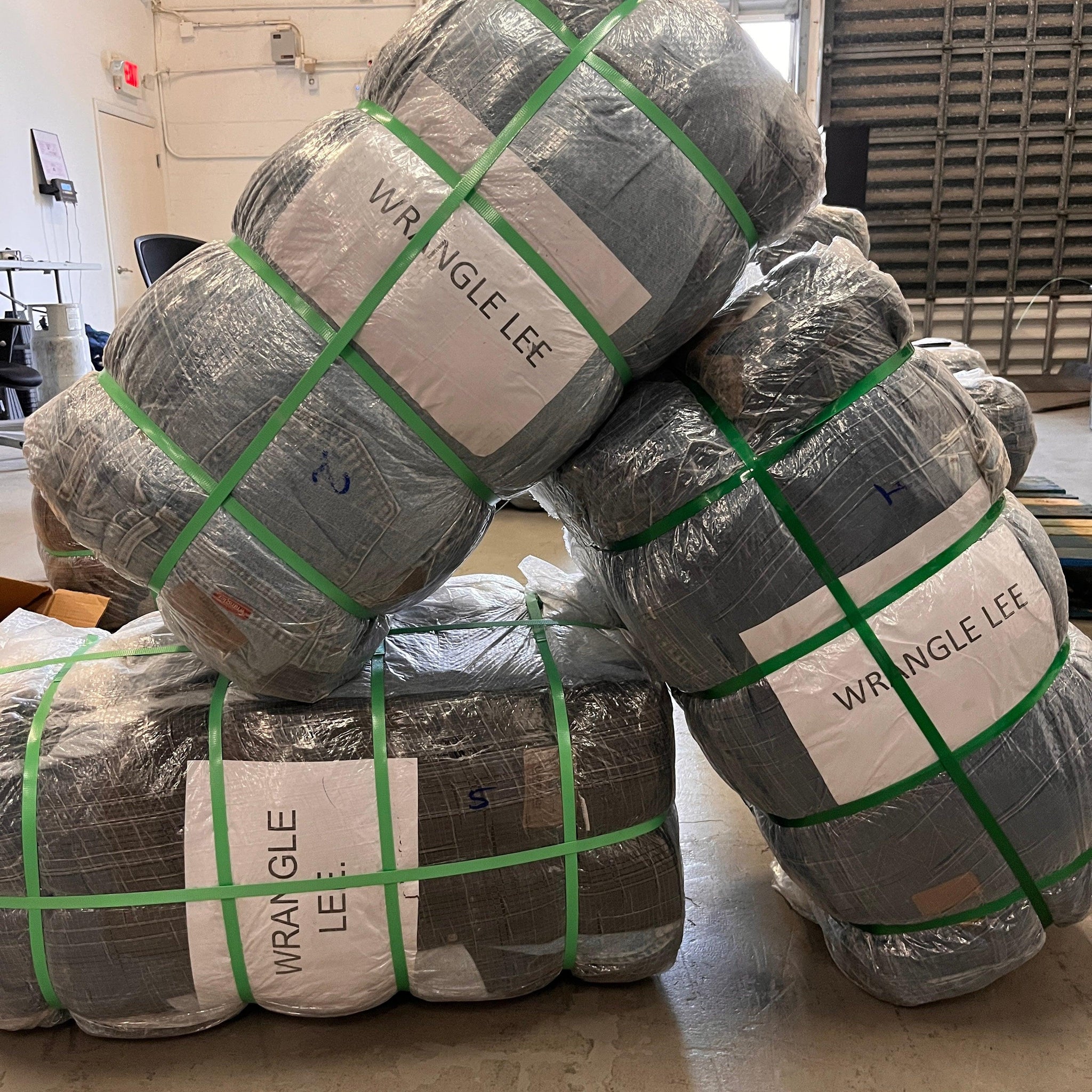 Wrangler / Lee Denim Bale 100LBs - Wholesale sustainable from Visione Vintage, United States