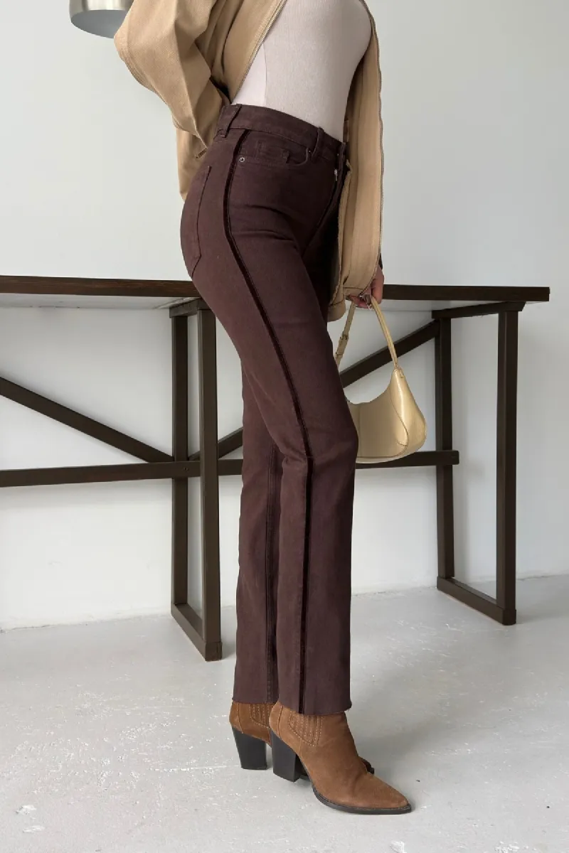 Şerit Detaylı Mom Fit Kot Pantolon 7111 Kahverengi - Wholesale denim from XLove Jeans, Turkey